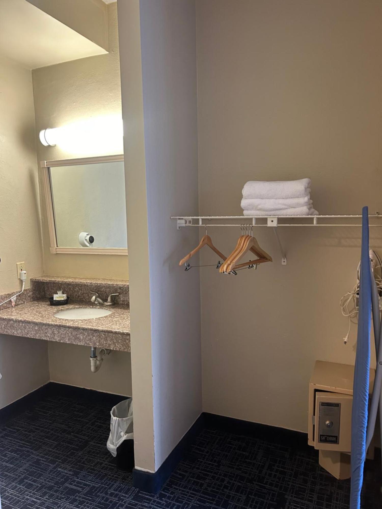 Days Inn By Wyndham Virginia Beach At The Beach Eksteriør billede